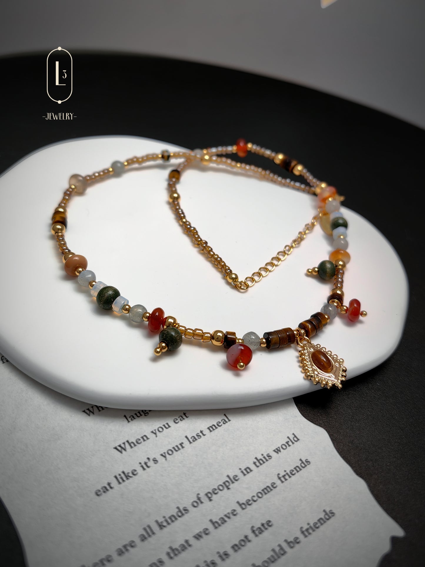 Nature | Melad Oval Pendant Necklace